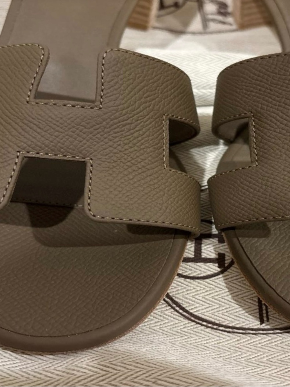 Hermes Oasis Etoupe Sandals ( Dust Bags & Shoe Box Included) - Picture 2 of 3